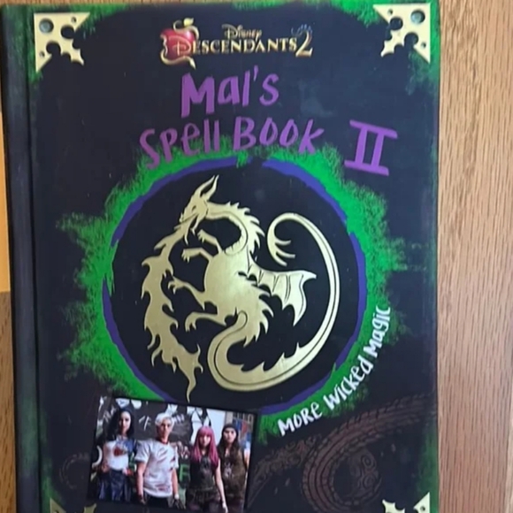 Disney Descendants Mal's Spell Book II - Black and Green - Picture 1 of 4